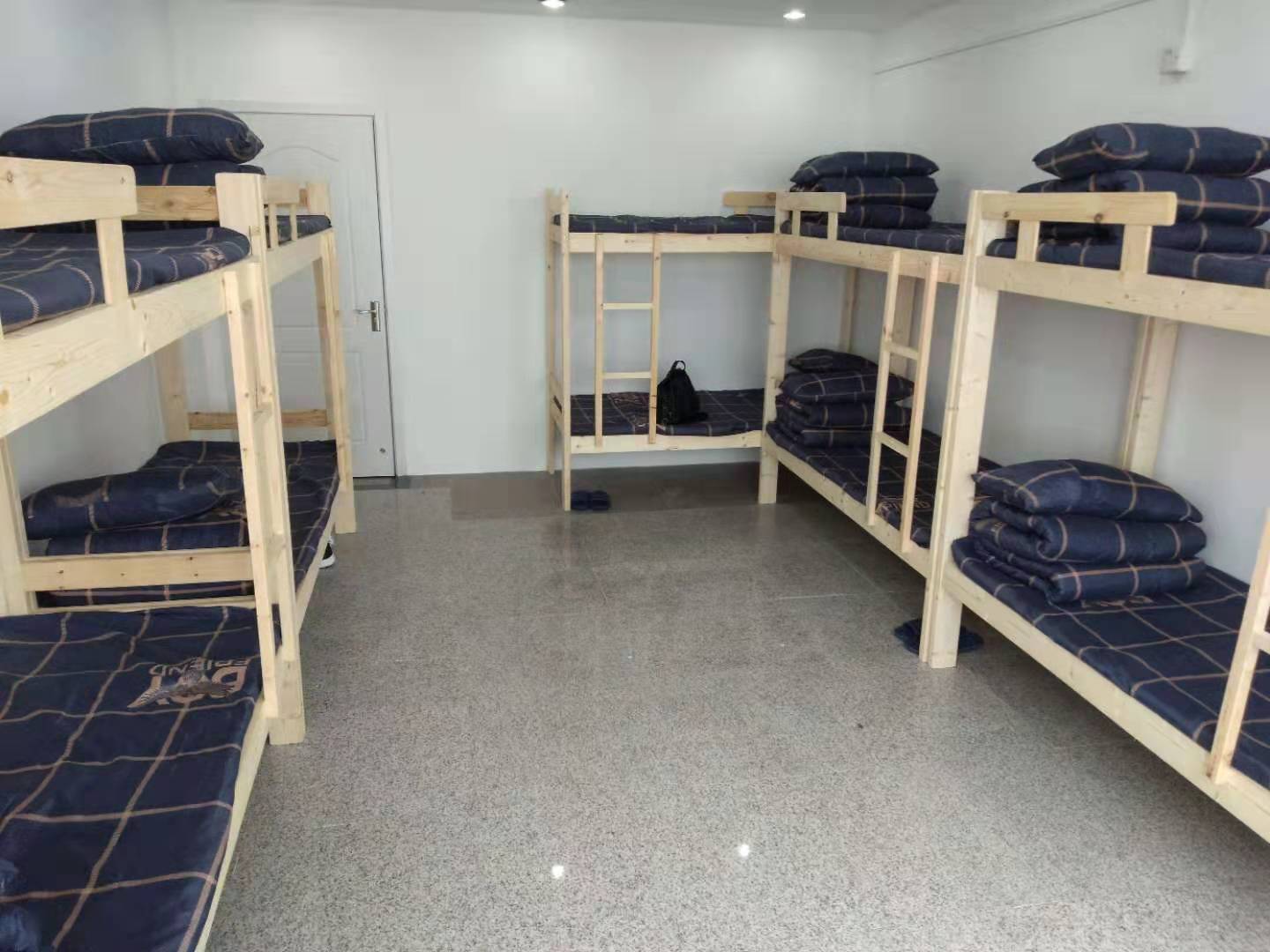 美国又使阴招了