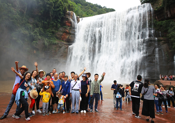 戈壁藏景烟火引客瓜州文旅玩出“新花样”